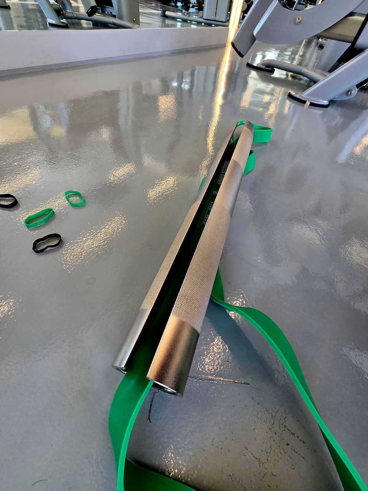 Axis 70 thick-grip resistance band bar